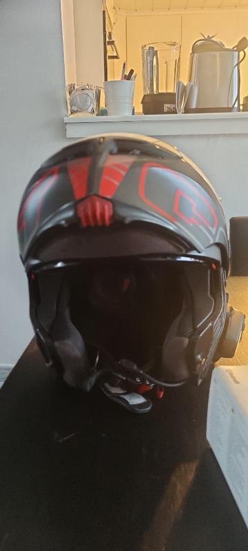 Motor integraalhelm met communicatiesysteem beschikbaar voor biedingen