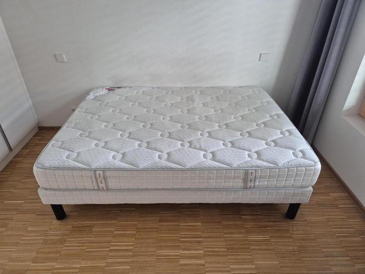 Lit 2 places EPEDA (Matelas & Sommier) - excellent état, Maison & Meubles, Chambre à coucher | Lits, Utilisé, Deux personnes, 140 cm