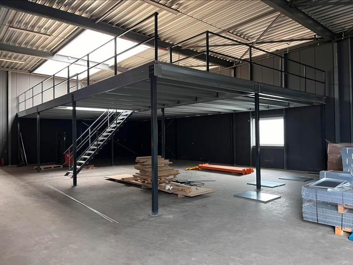 Mezzanine Tussenvloer verdiepingsvloer 15x10 inclusief tranp, Zakelijke goederen, Kantoor en Winkelinrichting | Magazijn, Stelling en Opslag