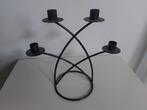 Zwarte kandelaar 4 kaarsen, Huis en Inrichting, Woonaccessoires | Kandelaars en Kaarsen, Ophalen, Gebruikt, 25 tot 50 cm, Zwart