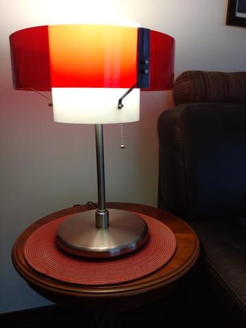 rode plexi tafellamp (vinted) beschikbaar voor biedingen