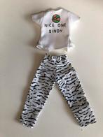 Set van 2 stuks Barbie kledij, Enfants & Bébés, Jouets | Poupées, Enlèvement ou Envoi, Utilisé, Barbie