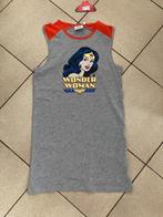 Nieuwe grijze jurk ' Wonder Woman ' - maat 140 - 146, Enfants & Bébés, Vêtements enfant | Taille 140, Fille, Robe ou Jupe, Enlèvement ou Envoi
