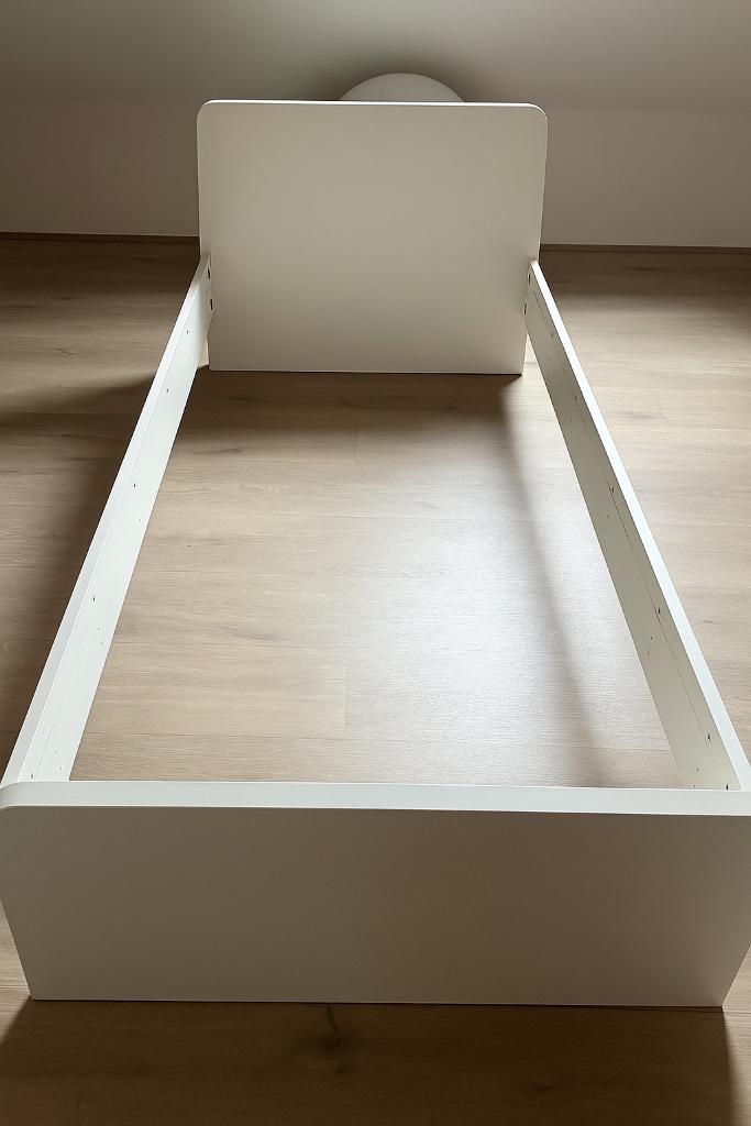 Eenpersoonsbed IKEA, Huis en Inrichting, Slaapkamer | Bedden, Zo goed als nieuw, Eenpersoons, 90 cm, 200 cm, Wit, Verstelbaar