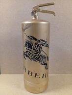 Burberry brandblusser by Brother X, Ophalen