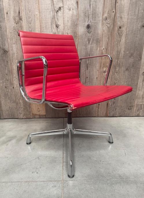 1 VITRA EA108 RODE LEREN FAUTEUIL ONTWERP CHARLES & RAY EAME, Huis en Inrichting, Bureaustoelen, Gebruikt, Bureaustoel, Rood, Ergonomisch