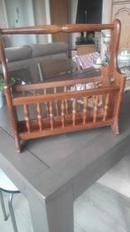 PORTE-JOURNAUX, Enlèvement, Utilisé