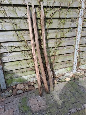 3 kastanje houten tuinpalen