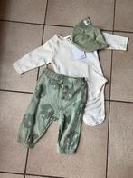 Nieuw groen gekleurde set ( romper, broek x mutsje ) maat 56, Enfants & Bébés, Vêtements de bébé | Taille 56, Enlèvement ou Envoi