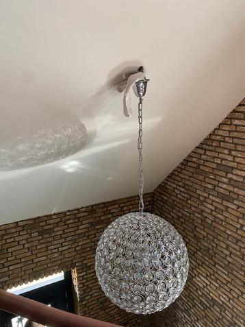 Grote ronde hanglamp, Enlèvement