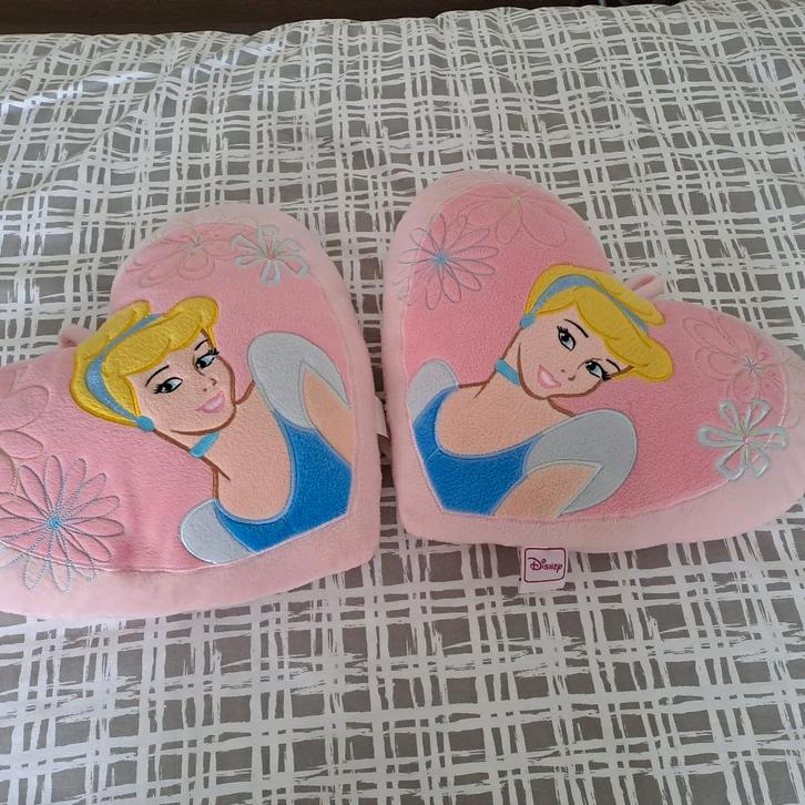 2 hartvormige sierkussens, prinses, Kinderen en Baby's, Kinderkamer | Inrichting en Decoratie, Zo goed als nieuw, Kleed of Kussen