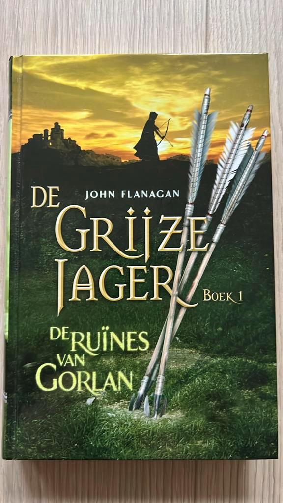 De grijze jager - De ruïnes van Gorlan (John Flanagan), Boeken, Kinderboeken | Jeugd | 10 tot 12 jaar, Zo goed als nieuw, Ophalen of Verzenden