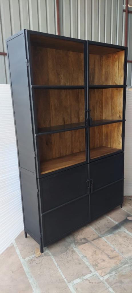 VITRINEKAST Mangohout metaal 130cm br voor een actie prijs, Huis en Inrichting, Kasten | Vitrinekasten, Nieuw, 150 tot 200 cm