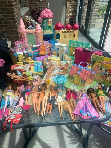 Lot Barbie spullen en poppen beschikbaar voor biedingen