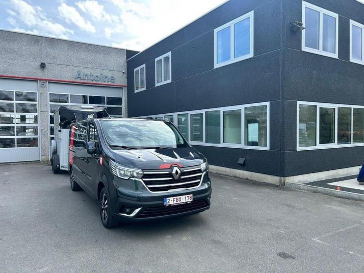 Renault Trafic Red Edition 6 zitplaatsen dubbele cabine, Auto's, Bestelwagens en Lichte vracht, Particulier, Achteruitrijcamera