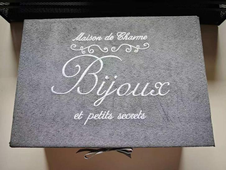 Beige en grijze juwelendoos Maison du Monde, Antiek en Kunst, Antiek | Woonaccessoires, Ophalen