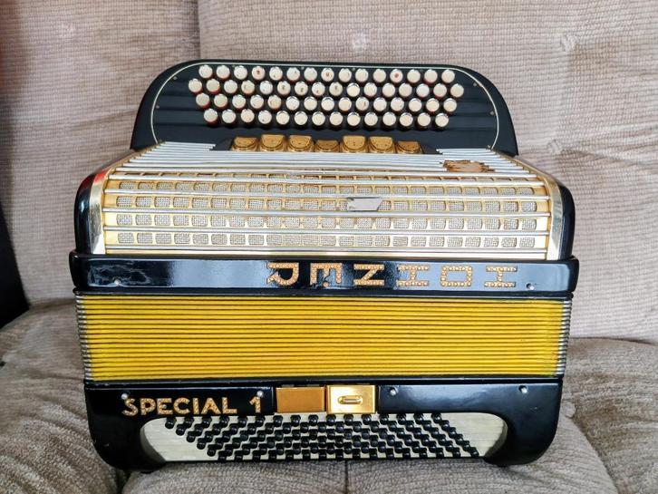 Accordéon Do1 Hohner Special 1 + caisse transport, Muziek en Instrumenten, Keyboards, Ophalen