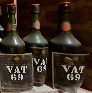 VAT 69 wHISKY 1970 VOLLE FLESSEN beschikbaar voor biedingen