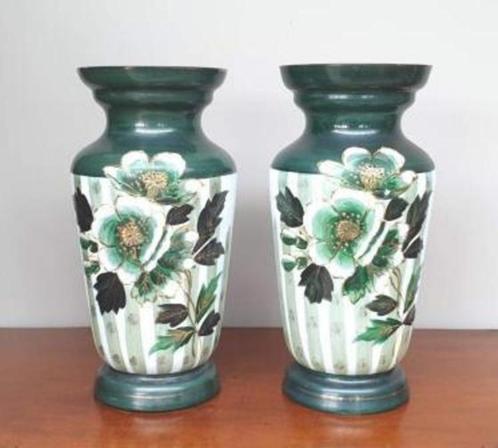Paire de vases en opaline blanche émaillée, Antiquités & Art, Antiquités | Vases, Enlèvement ou Envoi