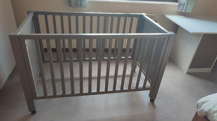 Lit pour bébé, Enfants & Bébés, Chambre d'enfant | Lits, Comme neuf, Matelas, Enlèvement