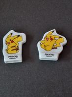 2 fèves Pokémon Pikachu, Collections, Broches, Pins & Badges, Envoi, Comme neuf, Autres sujets/thèmes