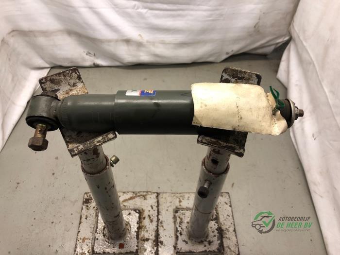 Schokdemper rechts-voor van een Hyundai H100, Auto-onderdelen, Ophanging en Onderstel, Hyundai, Gebruikt, Ophalen of Verzenden