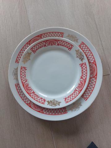 assiettes et plat, Assiettes(s), Comme neuf, Enlèvement, Autres matériaux