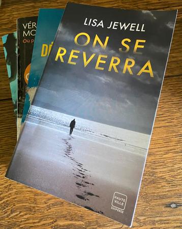 Lot de 4 livres de poche  beschikbaar voor biedingen