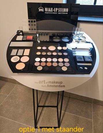 Make up stand met stock  disponible aux enchères