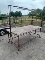 Werk tafel met led lamp er boven, Ophalen, Gebruikt