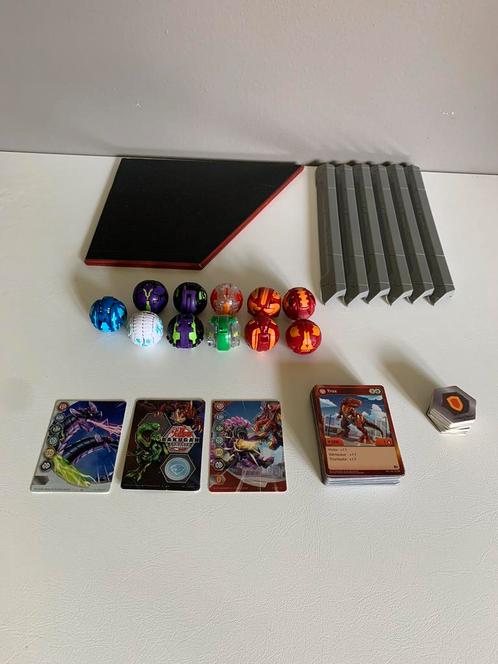 Bakugan Battle Brawlers Lot 11 Bakugans avec cartes et arena, Collections, Jouets, Comme neuf, Enlèvement ou Envoi