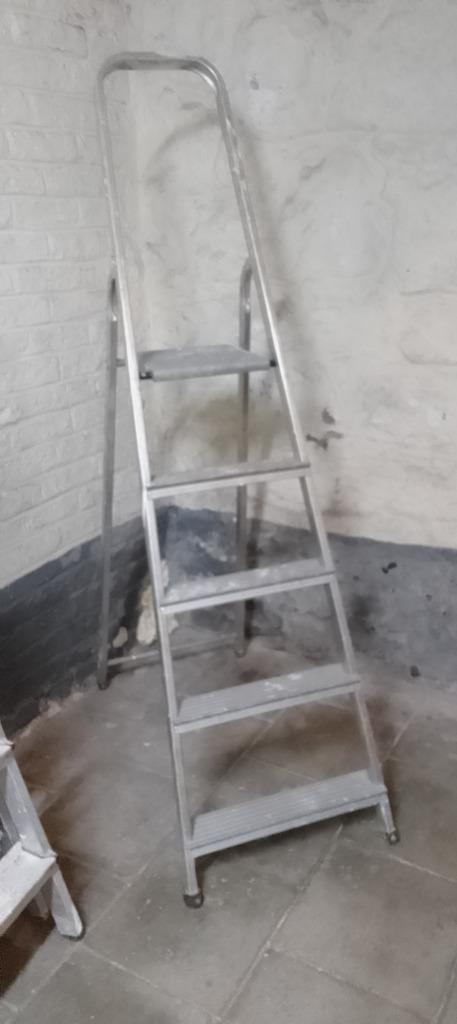 TRAPLADDER VAN ARTUSSEN, Doe-het-zelf en Bouw, Ladders en Trappen, Zo goed als nieuw, Ladder, 2 tot 4 meter, Opvouwbaar of Inschuifbaar