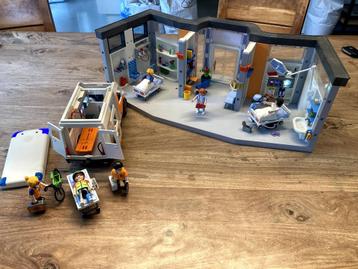 playmobil ziekenhuis + ambulance beschikbaar voor biedingen