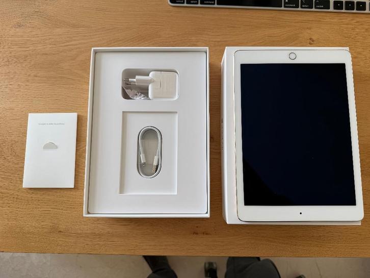 iPad Air 2 — 128 Go, Informatique & Logiciels, Apple iPad Tablettes, Utilisé, Apple iPad Air, Wi-Fi, 11 pouces, 128 GB, Or, Enlèvement ou Envoi