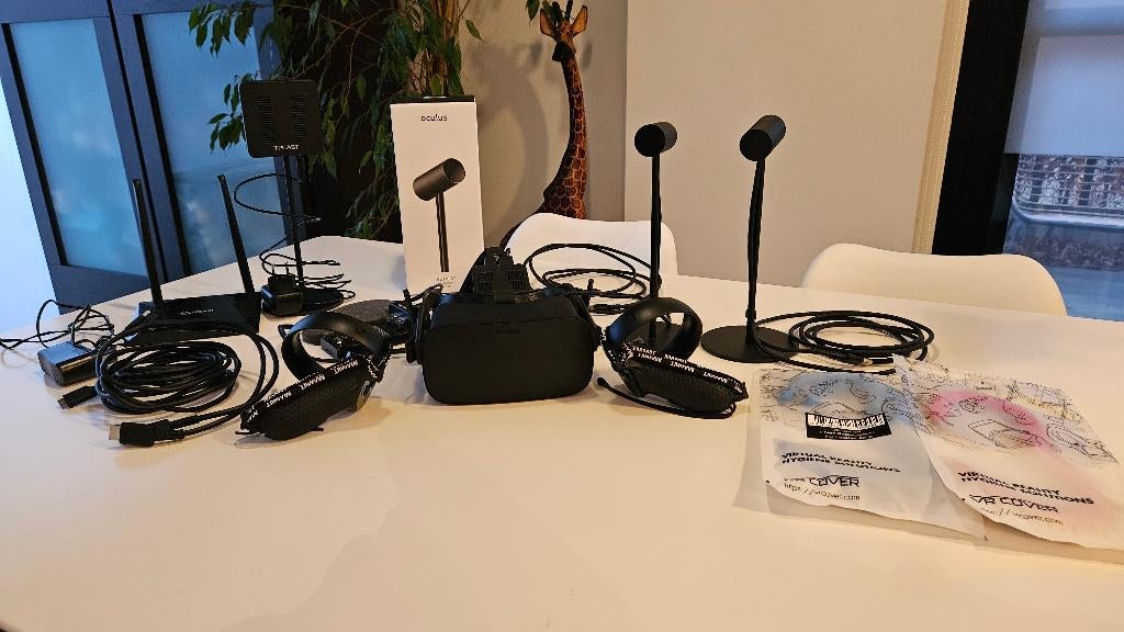 Oculus Rift VR Set (+ TPCast Wireless, 3 sensoren, VR Cover), Games en Spelcomputers, Virtual Reality, Zo goed als nieuw, Pc, VR-bril