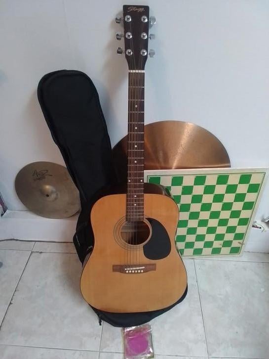 Akoestische gitaar  stagg + bag, Muziek en Instrumenten, Ophalen, Zo goed als nieuw