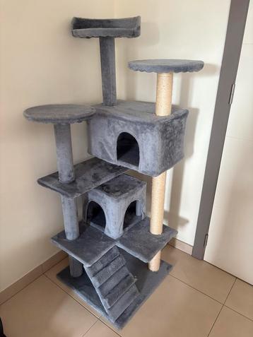 Arbre à chat gris en très bon état beschikbaar voor biedingen