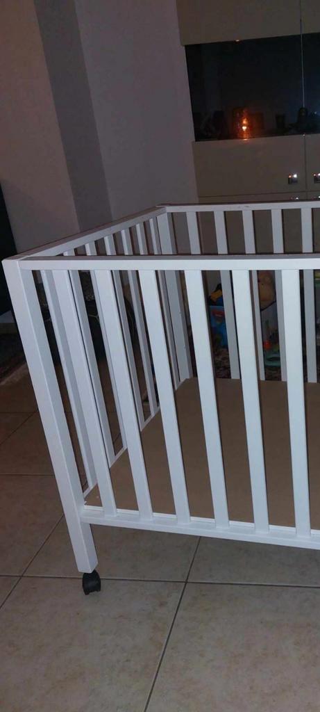 Parc bébé blanc matt pericles a saisir ️️️️️️️️️↙️, Kinderen en Baby's, Babyparken, Zo goed als nieuw, Wieltjes, Ophalen