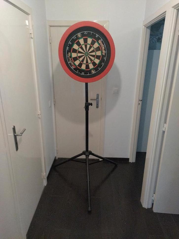 Dartstandaard + gebruikt blade 5 dartsbord + surroundring, Sport en Fitness, Darts, Gebruikt, Ophalen