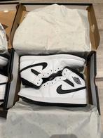 Air jordan 1 mid - white&black, Kleding | Heren, Schoenen, Wit, Overige typen, Nieuw, Ophalen of Verzenden