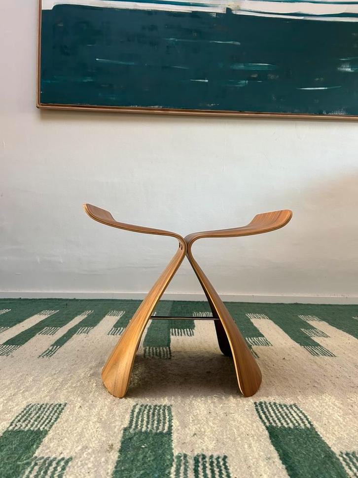 Très beau tabouret Vitra Butterfly vintage, Maison & Meubles, Tabourets, Comme neuf, Enlèvement ou Envoi