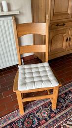Houten stoelen, Ophalen