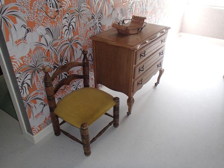 linnen kastje met stoeltje, Antiek en Kunst, Antiek | Meubels | Stoelen en Sofa's, Ophalen