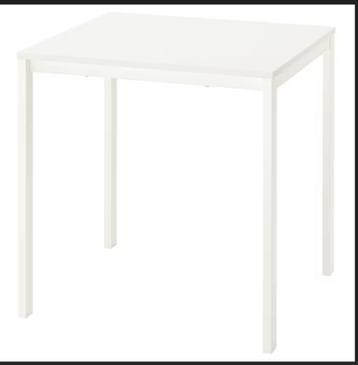 Vihals tafel Ikea - nooit gebruikt enkel in elkaar gezet beschikbaar voor biedingen
