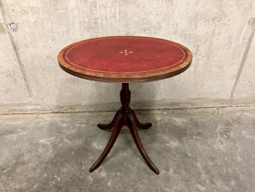 ovaal houten Vintage bijzettafel met rood inleg leder beschikbaar voor biedingen