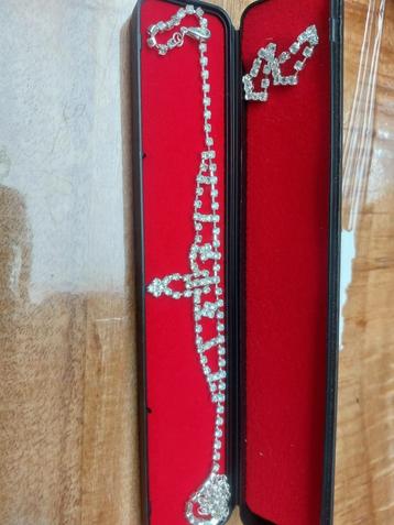 Ketting+oorbellen beschikbaar voor biedingen