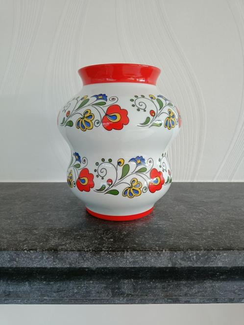 Porseleinen vaas. Herkomst : Zsolnay / Pécs, Hongarije., Antiquités & Art, Antiquités | Vases, Enlèvement ou Envoi