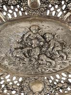 Zilveren beker 800 stempel versierd met 19e cherubijnen, Antiek en Kunst, Ophalen of Verzenden, Zilver