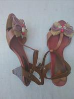 Sandalen Sissei, Ophalen