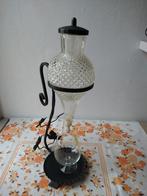 Decoratieve wijn decanteerkaraf  op smeedijzeren standaard, Ophalen